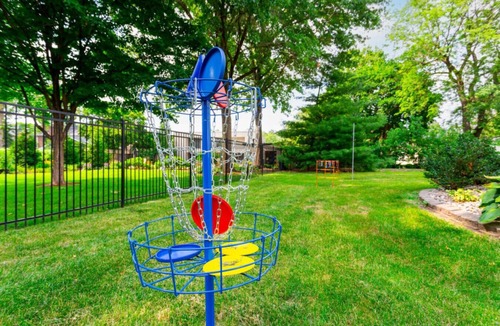 West Des Moines House | Pickleball/Foosball/Arcade/Fire Pit/Patio