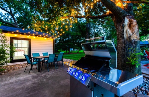 West Des Moines House | Pickleball/Foosball/Arcade/Fire Pit/Patio