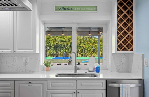 Palma Sola House | Pickleball, Game Room, Heated Pool, 9 Min to Beach