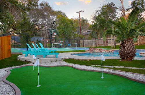 Oak Park - Northwood House | Pickleball & Heated Pool & Game Room & Mini Golf