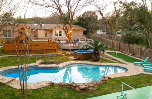 Oak Park - Northwood House | Pickleball & Heated Pool & Game Room & Mini Golf