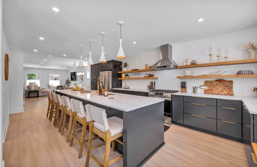 Detroit - Shoreway House | Pickleball + Hot Tub + Sauna | Sleeps 11 Estate