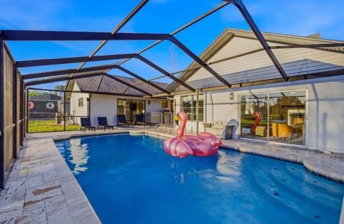 Greater Northdale House | Pickleball ON GOLF Course Heated Pool Renovated Home, 3 bedrooms, 2 baths