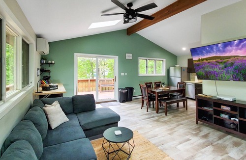 Briar Crest Woods Cabin | Pickleball |Pool Table |Hot Tub |FirePit |King Bed