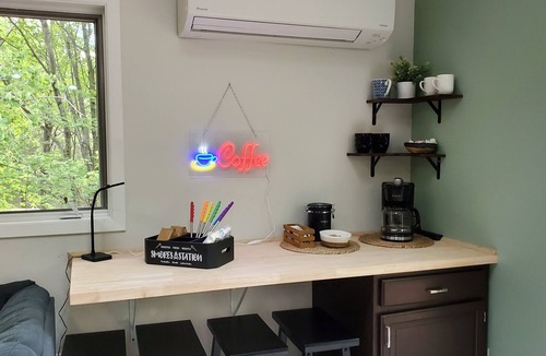 Briar Crest Woods Cabin | Pickleball |Pool Table |Hot Tub |FirePit |King Bed