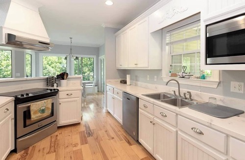 Waterloo House | Pickwick Lake Access | 6BR w/Firepit & Kayaks