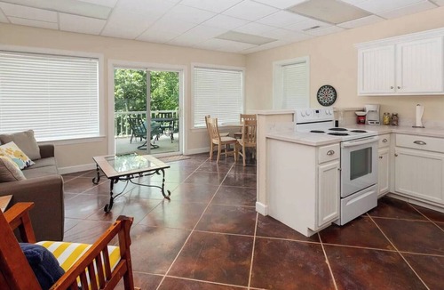 Waterloo House | Pickwick Lake Access | 6BR w/Firepit & Kayaks