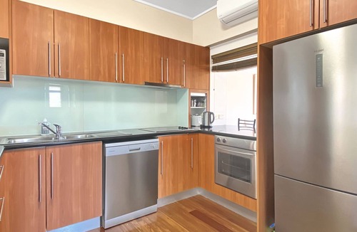 Picnic Bay Apartment | Picnic Bay Apartments Unit 4