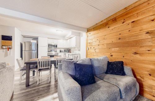 Mendon Apartment | Pico Mountain Perch, Unit B22