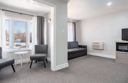 Prince Edward Hotel | Picton Harbour Inn