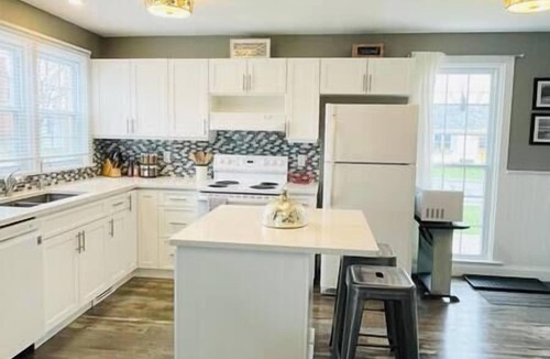 Prince Edward House | Picton Retreat: Cozy, Stylish and Steps to Downtown