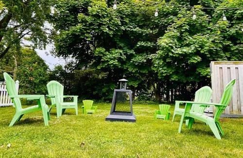 Prince Edward House | Picton Retreat: Cozy, Stylish and Steps to Downtown
