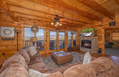 Pigeon Forge Ski Chalet | Picture Perfect by Eden Crest