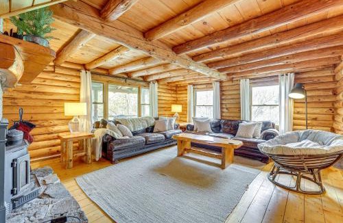 Bridgewater Corners House | Picture-Perfect Vermont Mtn Cabin w/Hot Tub!