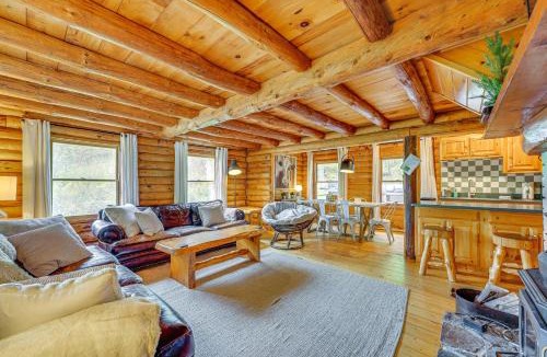 Bridgewater Corners House | Picture-Perfect Vermont Mtn Cabin w/Hot Tub!