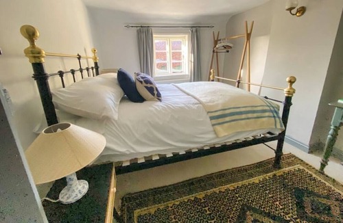 East Knoyle Cottage | Picturebook Thatch Cottage