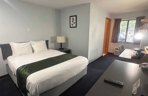 Munising Hotel | Pictured Rocks Inn & Suites