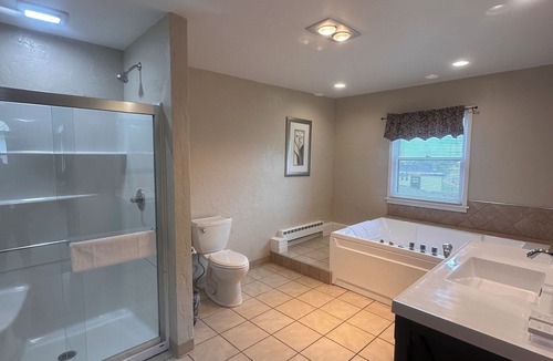 Munising Hotel | Pictured Rocks Inn & Suites