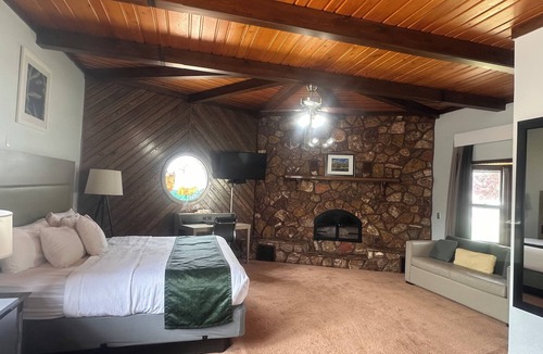 Munising Hotel | Pictured Rocks Inn & Suites