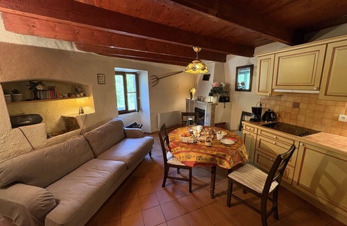 Sainte-Enimie House | Picturesque house situated on the river 'Tarn'.