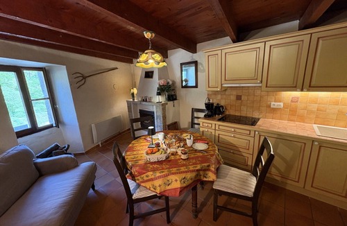 Sainte-Enimie House | Picturesque house situated on the river 'Tarn'.
