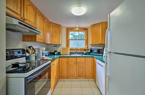 Hinsdale Cottage | Picturesque Cottage with Sunroom on Ashmere Lake!