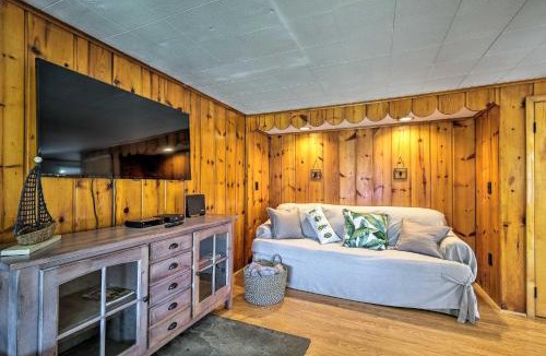 Hinsdale House | Picturesque Cottage with Sunroom on Ashmere Lake!