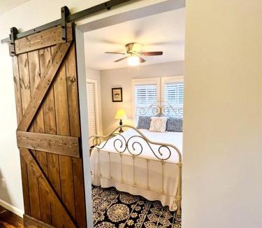 Lafayette House | Picturesque Cozy Cottage with Fire Pit Space in Louisiana