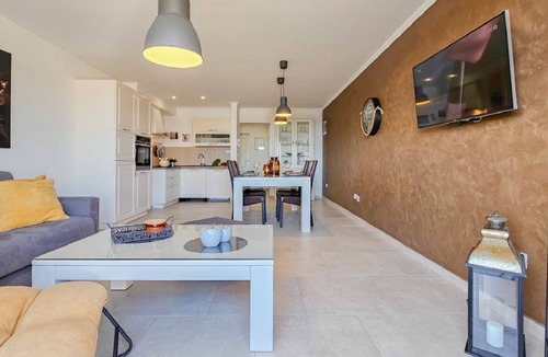 Dajla Apartment | Picturesque flat on two floors with modern interior design