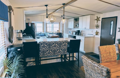 Cape Vincent Cottage | Picturesque Lake Ontario Shorefront Retreat