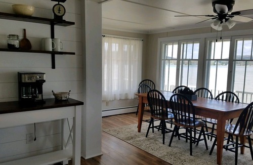 Cuba House | Picturesque Lakefront Cottage