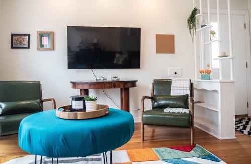 Highland Park House | Picturesque! Mid Mod Home - 20min from Chicago!