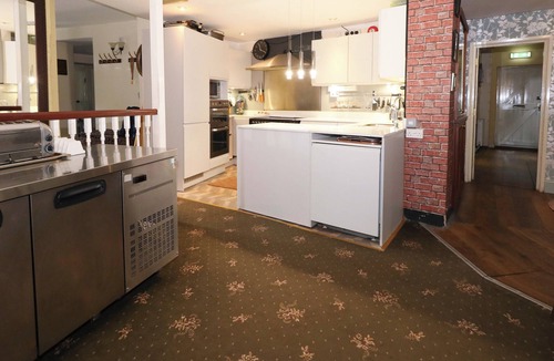 Dorchester House | PIDDLE INN, pet friendly, with a garden in Piddletrenthide