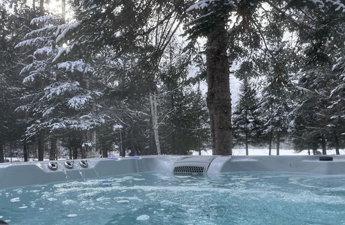 Blue Sea Ski Chalet | Piece of Paradise on Lac Long with hot tub/ Spa