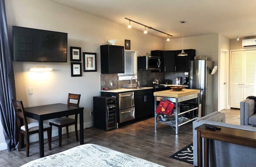 Lake Forest Park Apartment | Pied-à-terre by the Lake