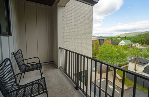 Batesville Apartment | Piedmont Place 304| Lux Vineyard & Brewery Getaway in the Heart of Crozet | Pet Friendly