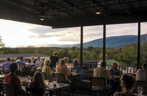 Batesville Apartment | Piedmont Place 402 | Lux Vineyard & Brewery Getaway in the Heart of Crozet | Pet Friendly