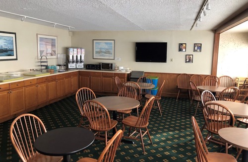 Somers Point Hotel | Pier 4 Hotel