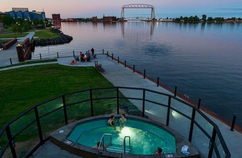 Downtown - Waterfront Hotel | Pier B Resort