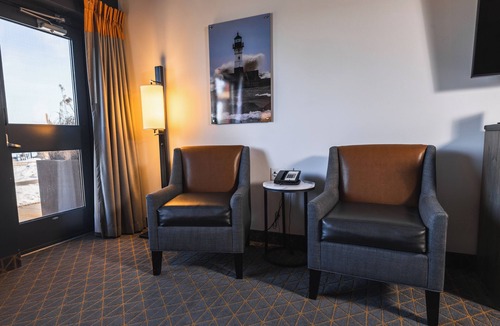 Downtown - Waterfront Hotel | Pier B Resort