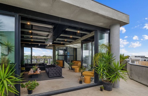 Patterson Lakes House | Pier One Luxe Riverside Living