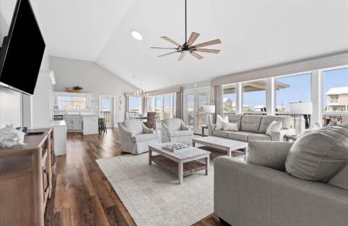 Royal Lagoons House | Pier Pressure - 301 Port Royal St