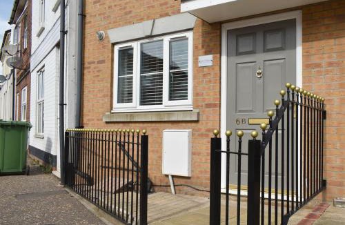 Hopton House | Pier View