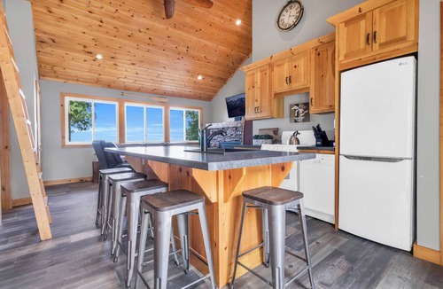 Kincardine Cottage | PIER280, Lakefront with Private Lake Access
