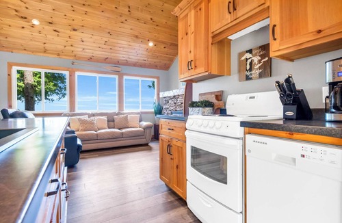 Kincardine Cottage | PIER280, Lakefront with Private Lake Access