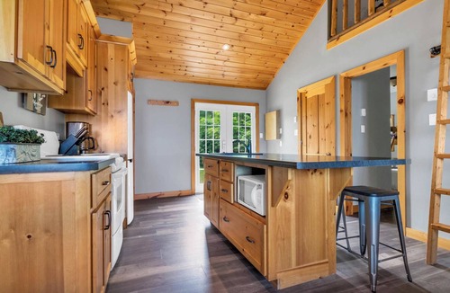 Kincardine Cottage | PIER280, Lakefront with Private Lake Access