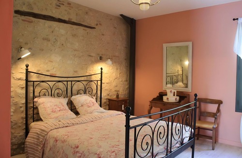 Castera-Bouzet Bed & Breakfast | Pierre de Lomagne Room with Shared Pool