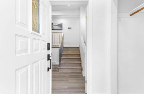 Pierrefonds-Roxboro House | Pierrefonds 4BR House with Garden & EV station