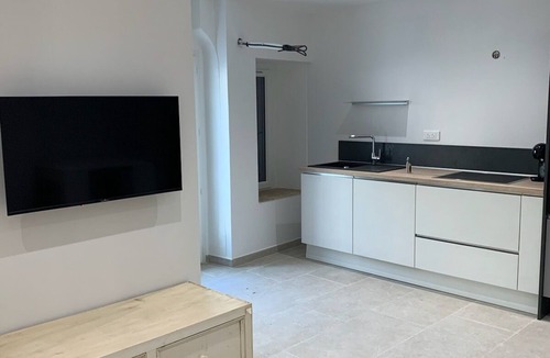 Dauphin House | Pierrerue Detached house in the heart of the village