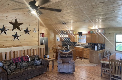 Wears Valley Cabin | Pigeon Forge ! Modern , Game Room , Hot Tub-Pool-Fishing